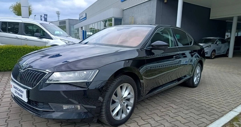 Skoda Superb cena 99900 przebieg: 121100, rok produkcji 2019 z Szczecin małe 596